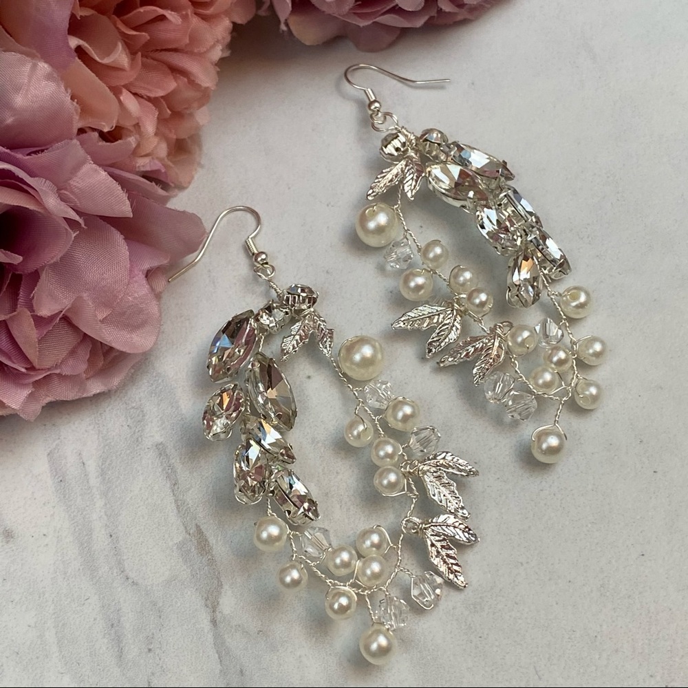 Stunning Crystal Pearl Silver Leaf Bridal Earrings - Picture 12 of 16